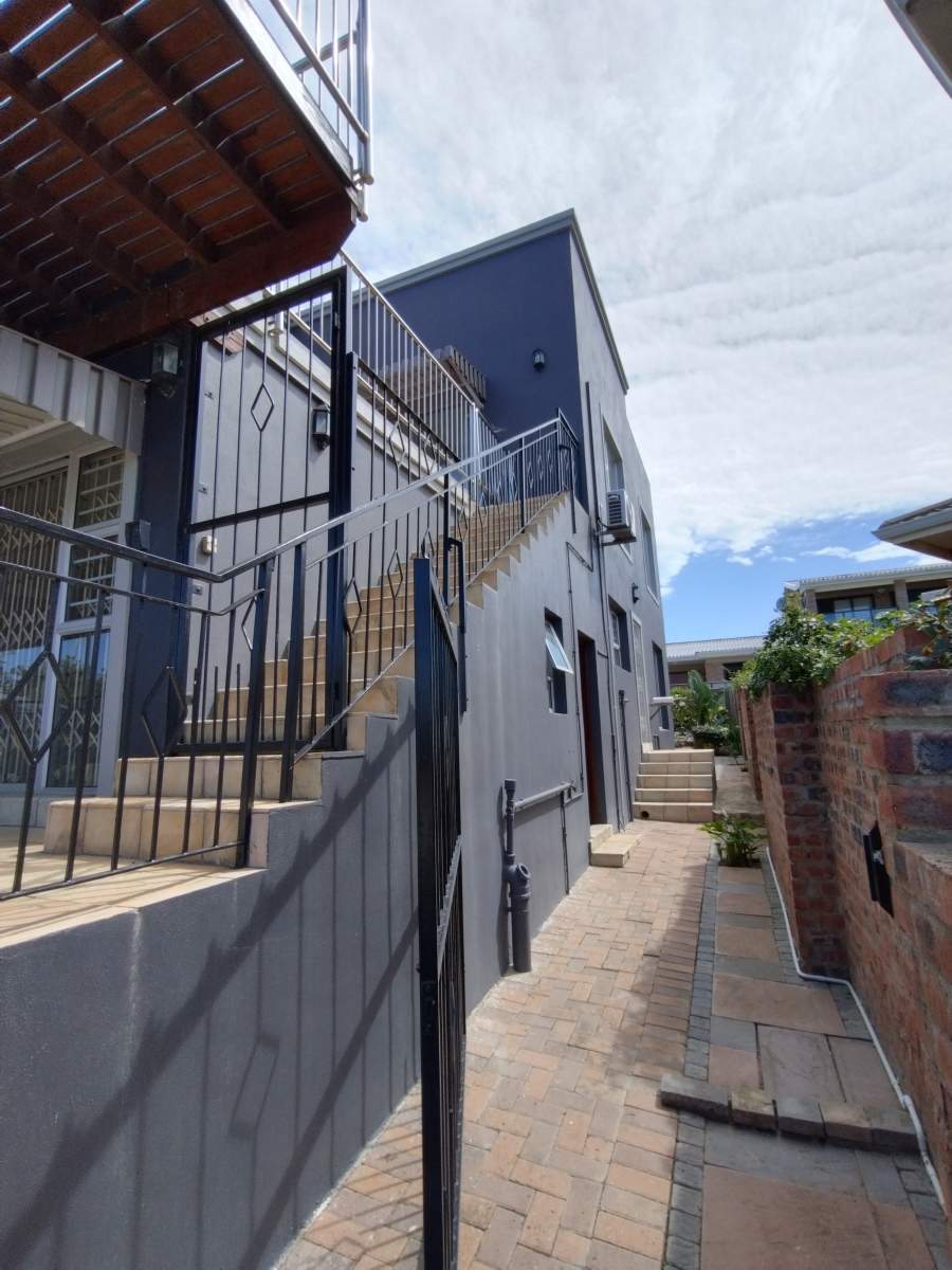 7 Bedroom Property for Sale in Wavecrest Eastern Cape